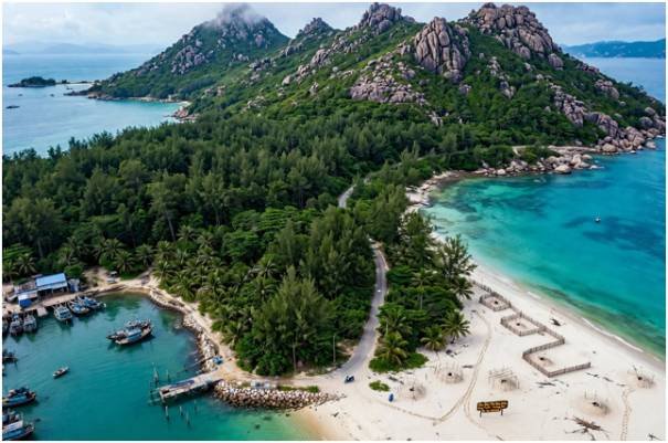 Côn Sơn Island, Vietnam: Coastal Solitude